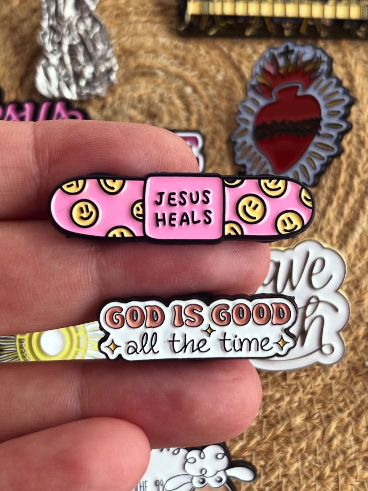 Pines Cristianos de Fe – Detalles que Hablan por Ti 🩷